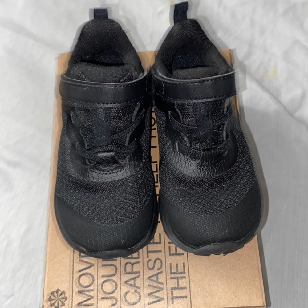 Toddler Nike revolution sneakers